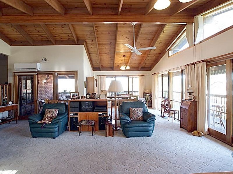 8 Wallarah Street, Surfside NSW 2536