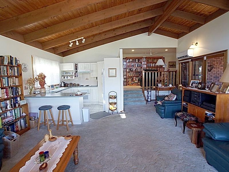 8 Wallarah Street, Surfside NSW 2536