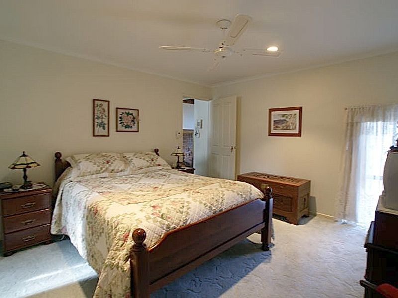 8 Wallarah Street, Surfside NSW 2536