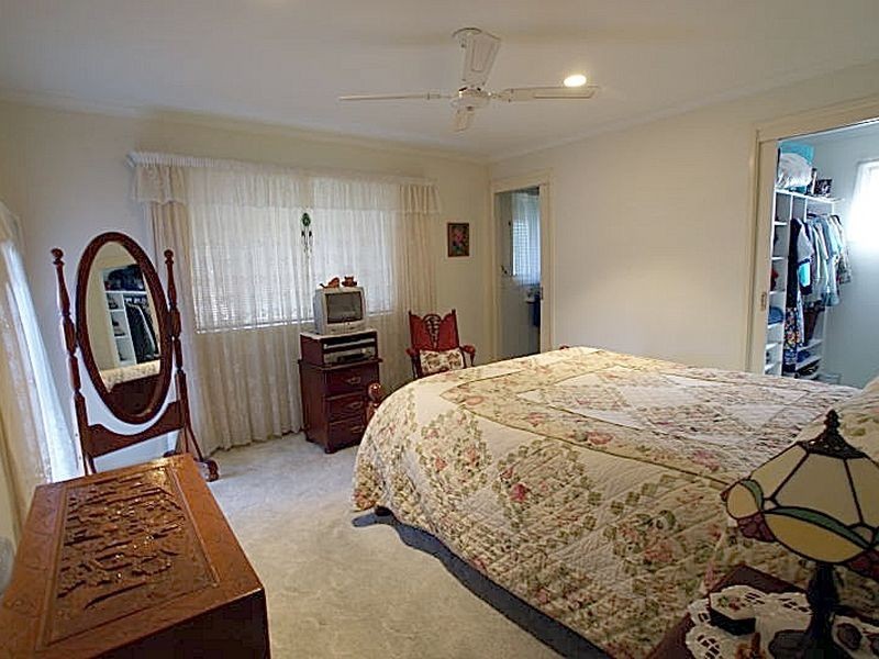 8 Wallarah Street, Surfside NSW 2536