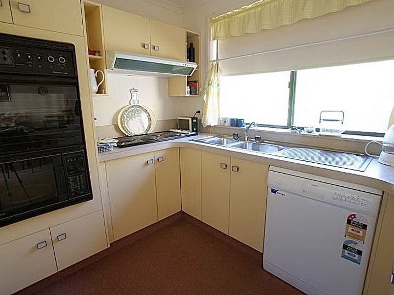 72 Cook Avenue, Surf Beach NSW 2536