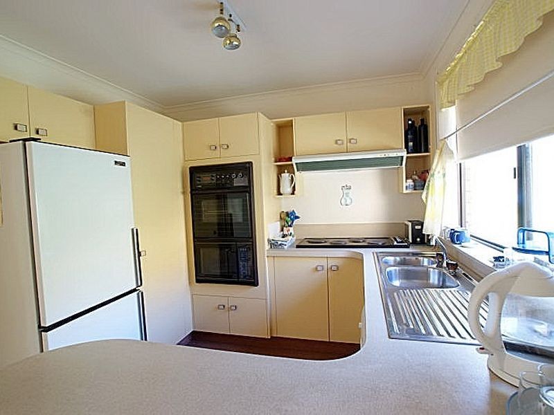 72 Cook Avenue, Surf Beach NSW 2536