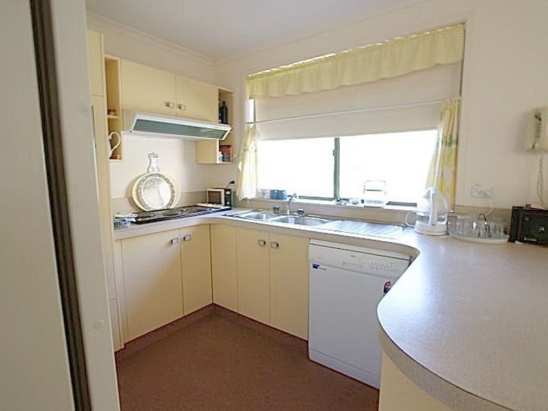 72 Cook Avenue, Surf Beach NSW 2536