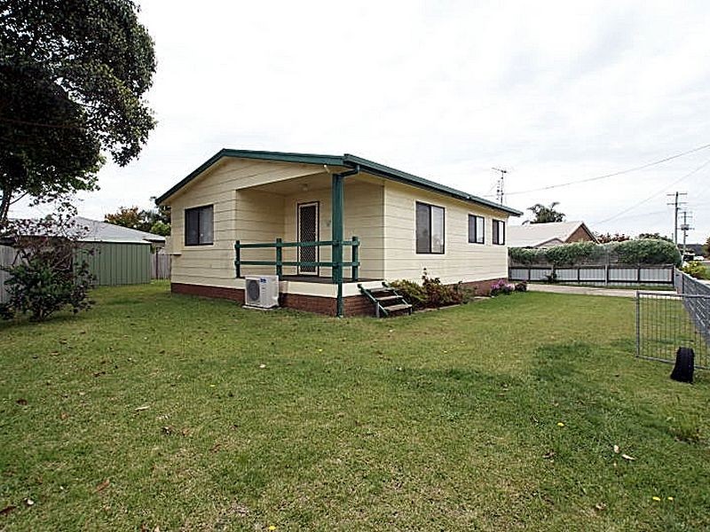4 Barton Parade, Tomakin NSW 2537