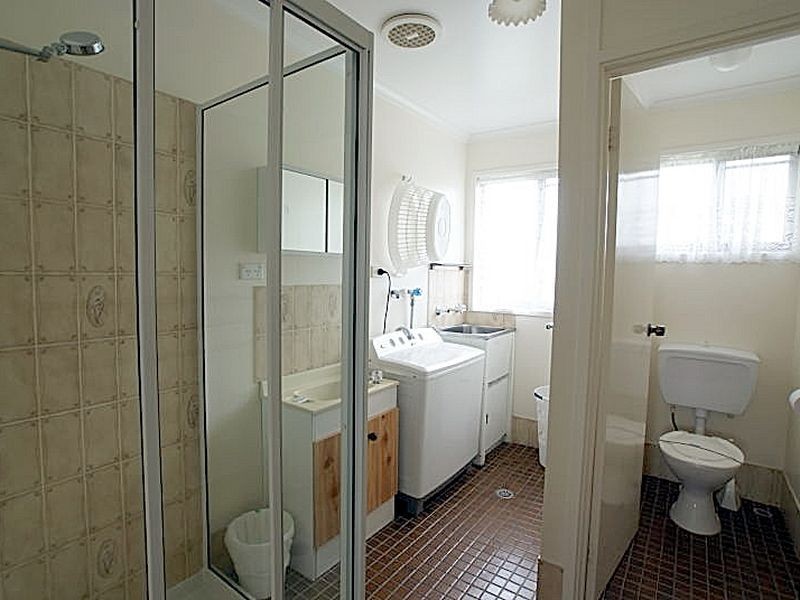 4 Barton Parade, Tomakin NSW 2537