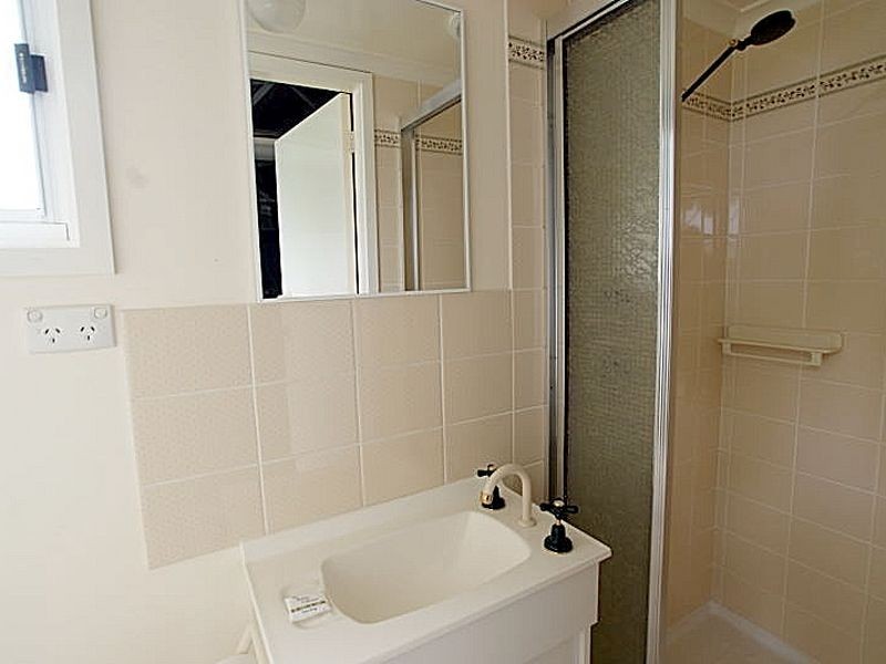 4 Barton Parade, Tomakin NSW 2537