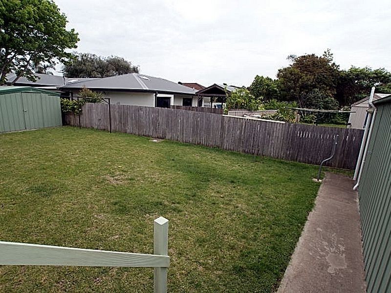 4 Barton Parade, Tomakin NSW 2537