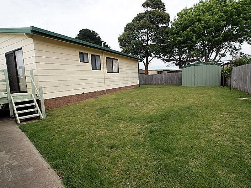 4 Barton Parade, Tomakin NSW 2537