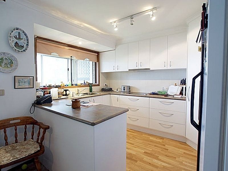 2/10 Peninsula Drive, Batemans Bay NSW 2536