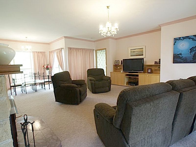 1 Kauzal Crescent, Surf Beach NSW 2536