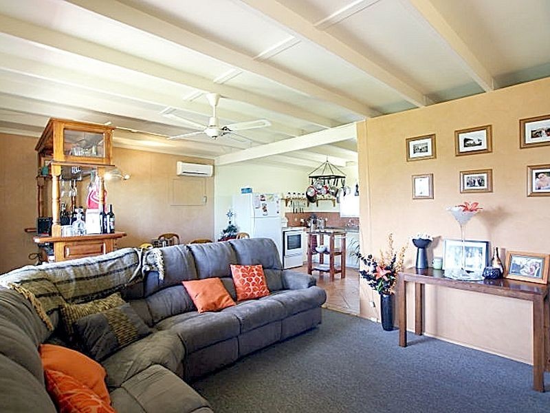 2 Wallarah Street, Surfside NSW 2536