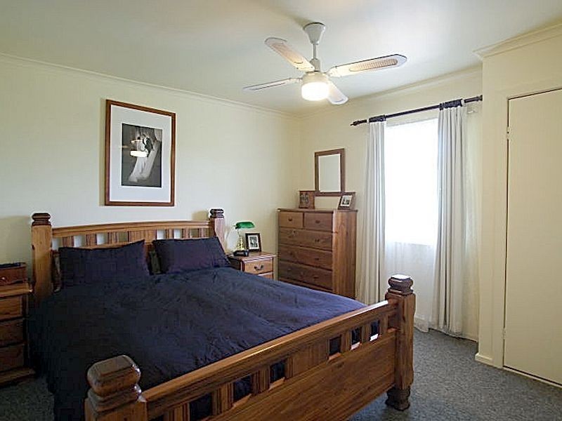 2 Wallarah Street, Surfside NSW 2536