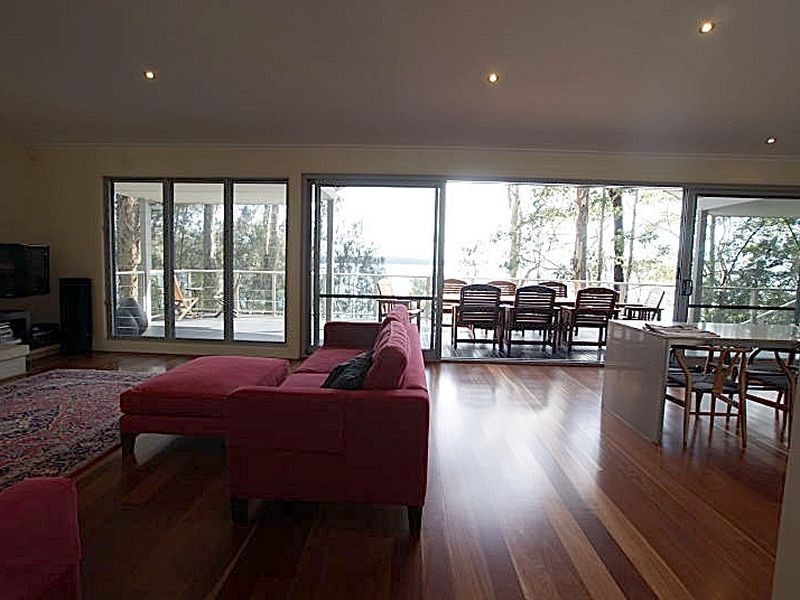 8 Beechwood Court, Sunshine Bay NSW 2536