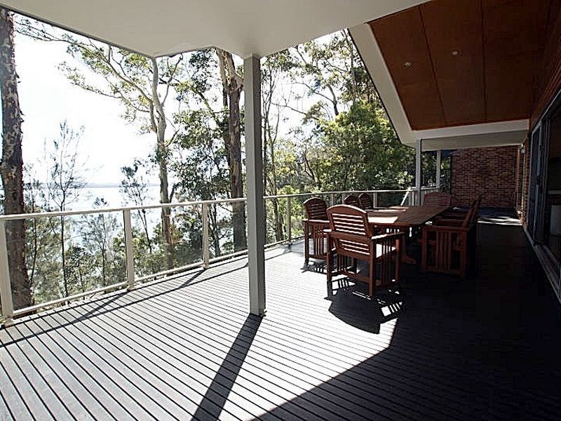 8 Beechwood Court, Sunshine Bay NSW 2536