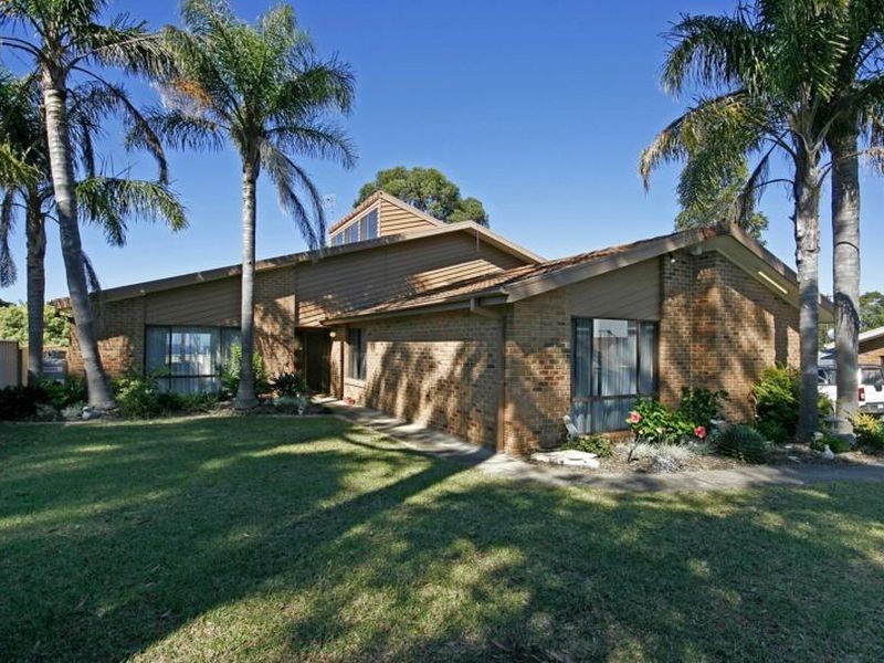15 Wills Crescent, Sunshine Bay NSW 2536