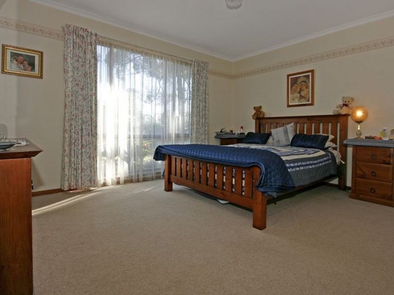 15 Wills Crescent, Sunshine Bay NSW 2536