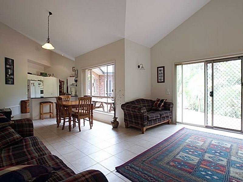 5 Burri Palm Way, Surfside NSW 2536