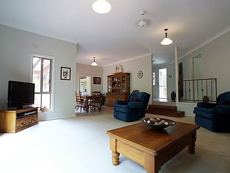 5 Burri Palm Way, Surfside NSW 2536