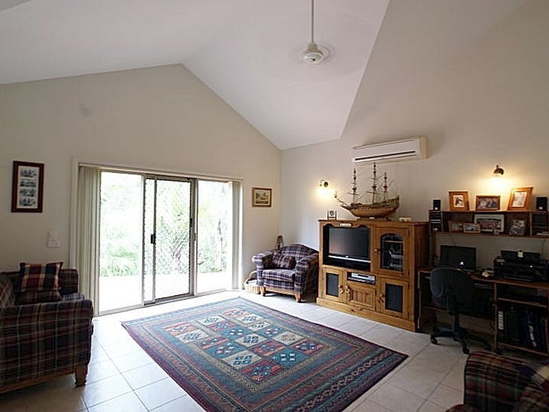 5 Burri Palm Way, Surfside NSW 2536