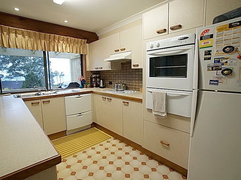 6 Parker Avenue, Surf Beach NSW 2536