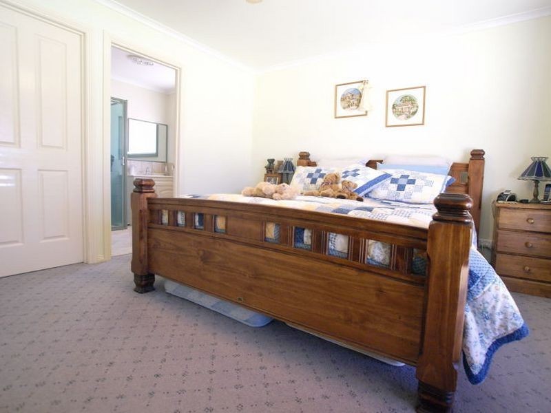 18 Sunshine Bay Road, Sunshine Bay NSW 2536