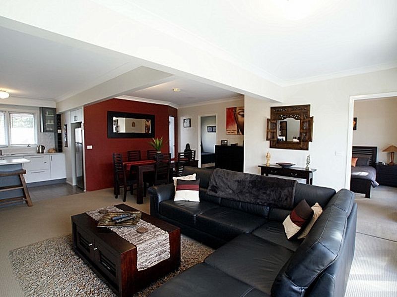 24b Yarralumla Crescent, Tomakin NSW 2537