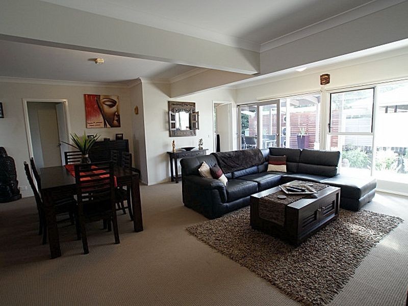 24b Yarralumla Crescent, Tomakin NSW 2537