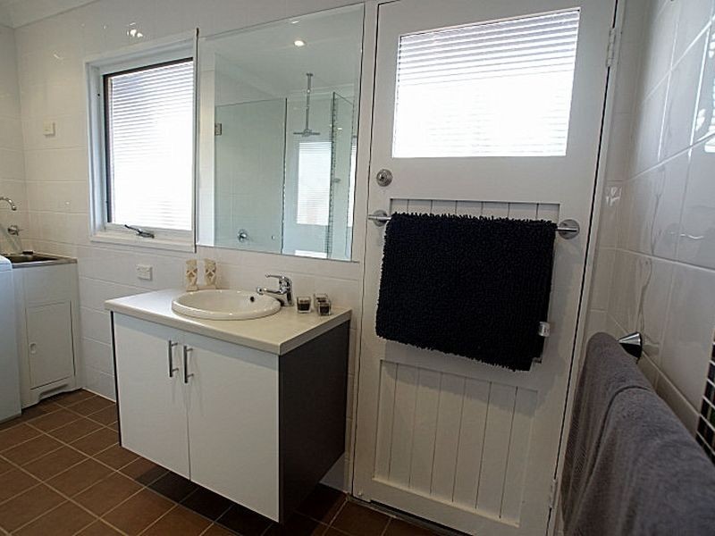 24b Yarralumla Crescent, Tomakin NSW 2537