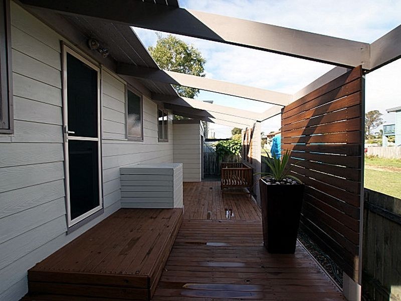 24b Yarralumla Crescent, Tomakin NSW 2537