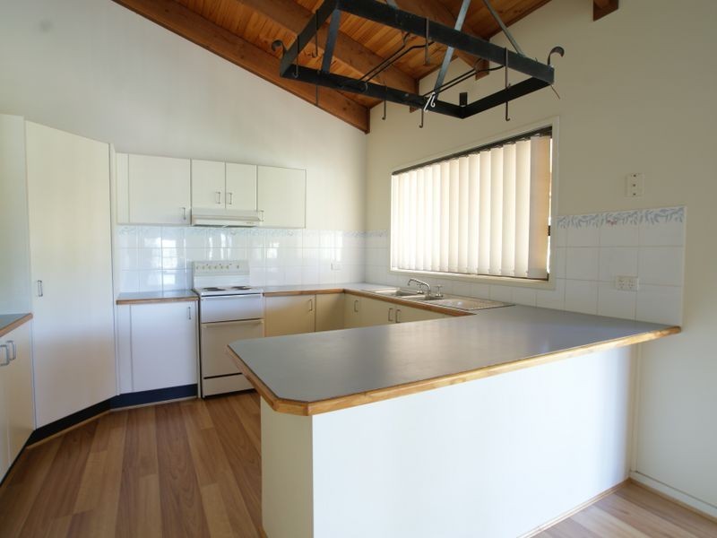 10 Berrima Parade, Surfside NSW 2536