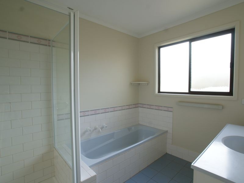 10 Berrima Parade, Surfside NSW 2536