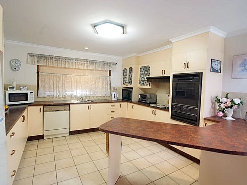 38 Thomas Mitchell Crescent, Sunshine Bay NSW 2536