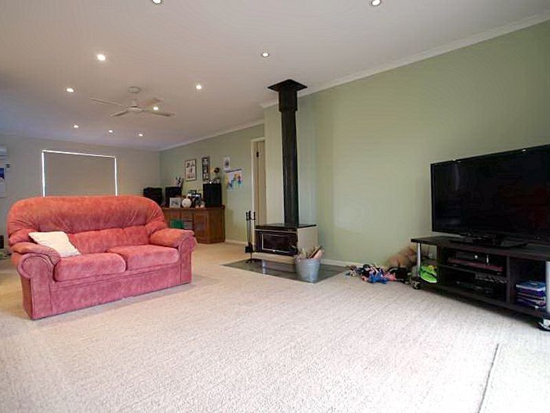 4 Belbowrie Parade, Maloneys Beach NSW 2536