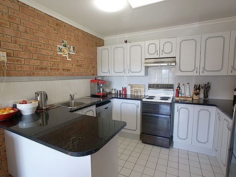 2/5 Drinnan Close, Surf Beach NSW 2536