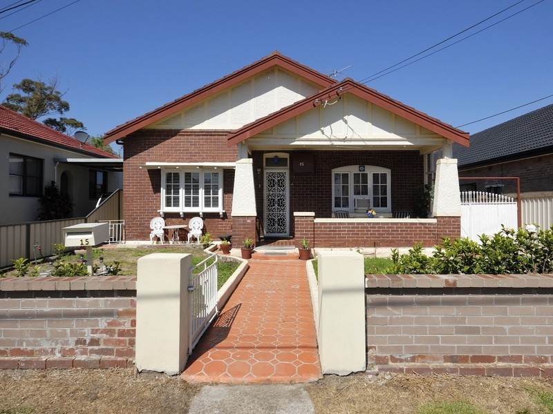 15 Highworth Avenue, Bexley NSW 2207
