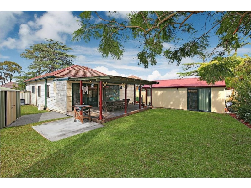 7 Denny Road, Picnic Point NSW 2213