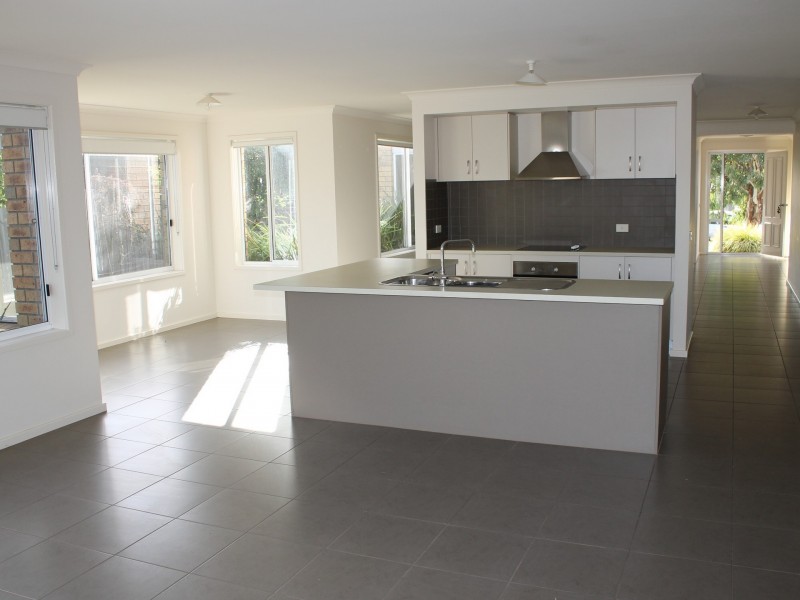 4 Headland Way, Inverloch VIC 3996