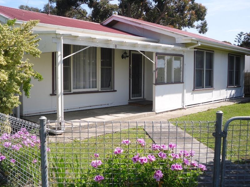 8 Bruce Street, Inverloch VIC 3996