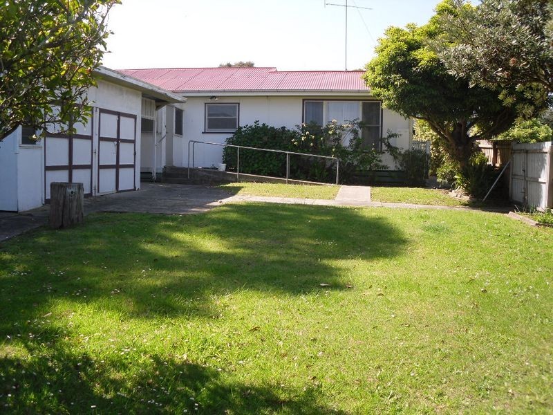 8 Bruce Street, Inverloch VIC 3996