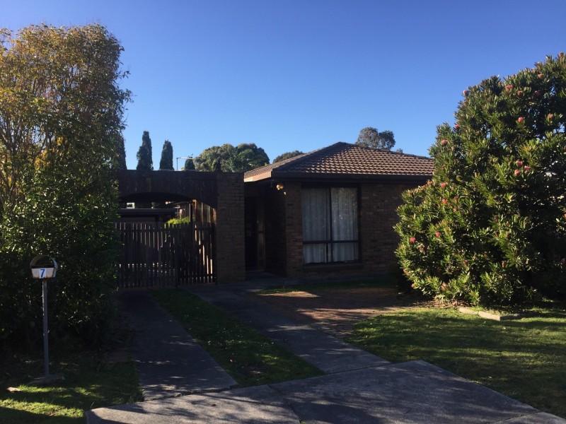 7 Gordon Avenue, Inverloch VIC 3996