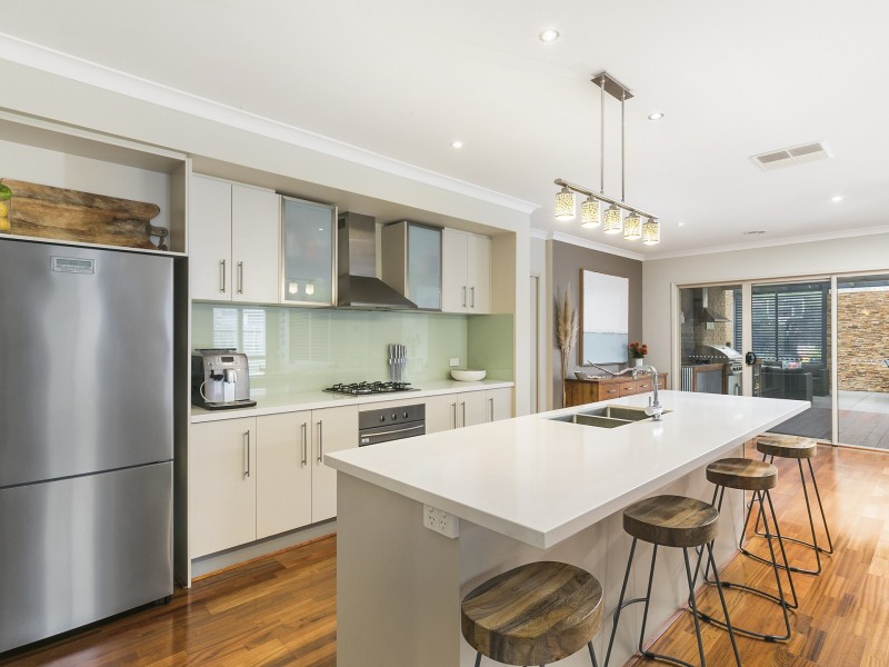 5 Surrey Place, Inverloch VIC 3996