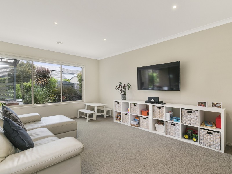 5 Surrey Place, Inverloch VIC 3996