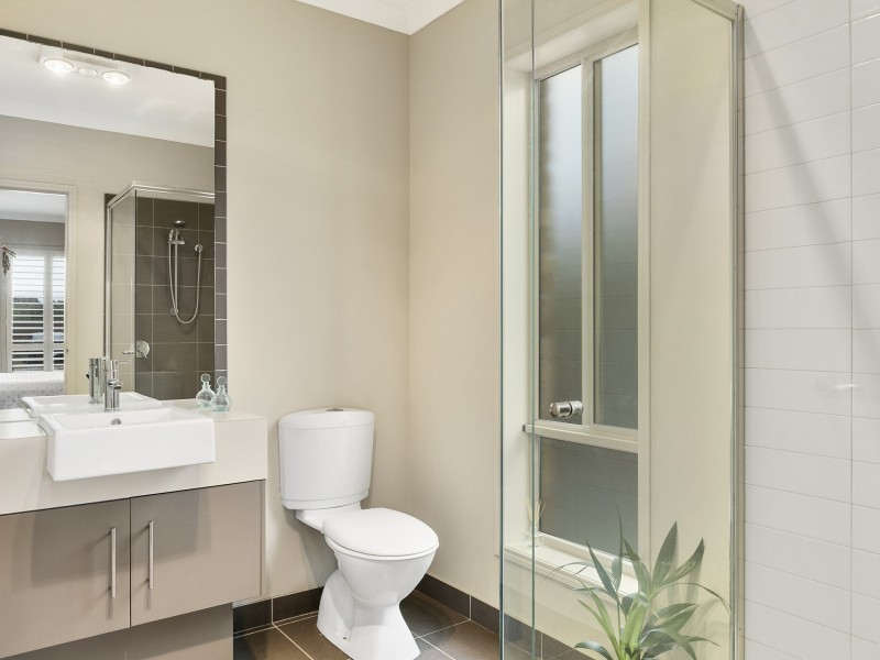 5 Surrey Place, Inverloch VIC 3996