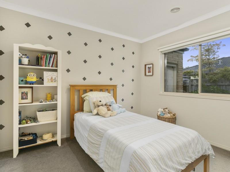 5 Surrey Place, Inverloch VIC 3996