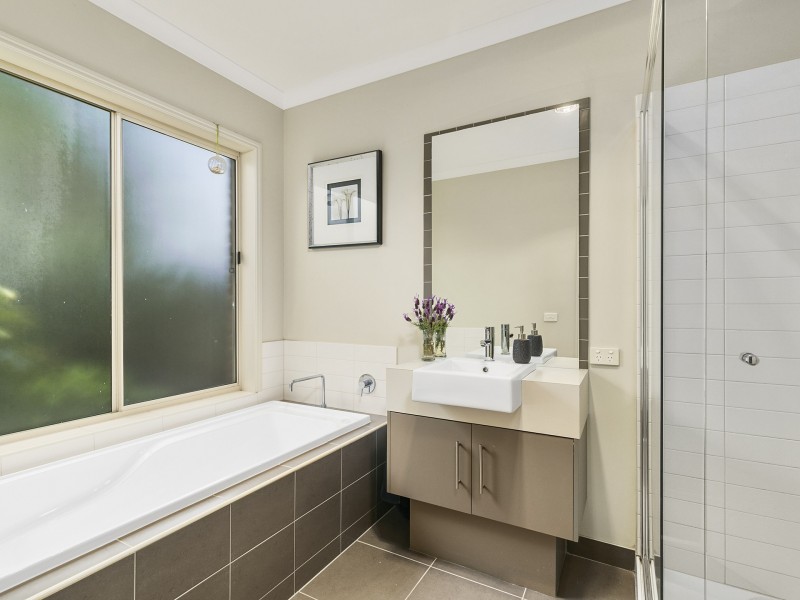 5 Surrey Place, Inverloch VIC 3996