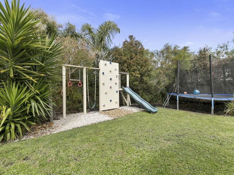 5 Surrey Place, Inverloch VIC 3996
