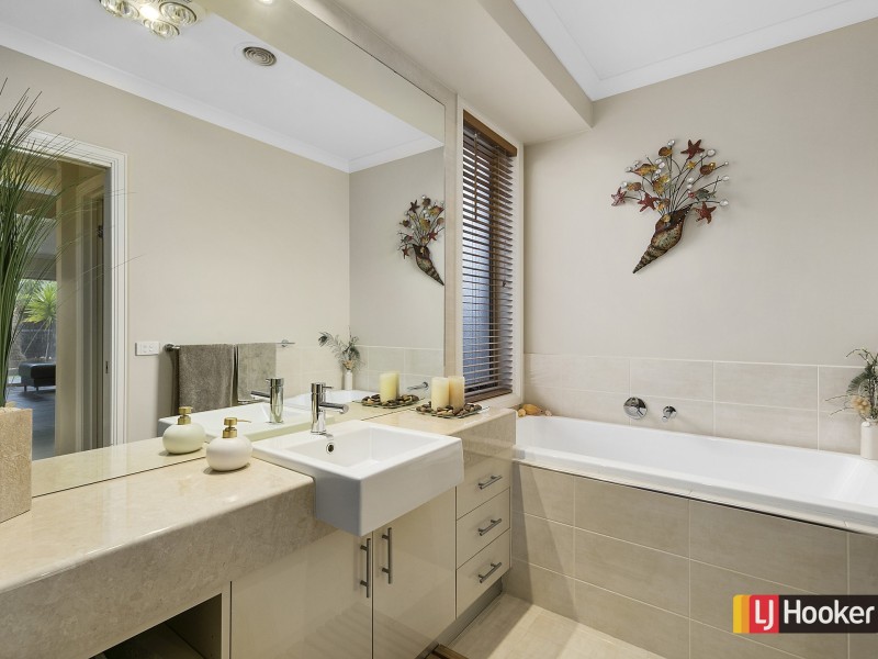 64 Woodland Heath Drive, Inverloch VIC 3996