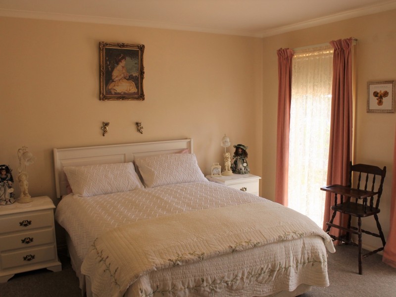 13 Chelsea Square, Inverloch VIC 3996