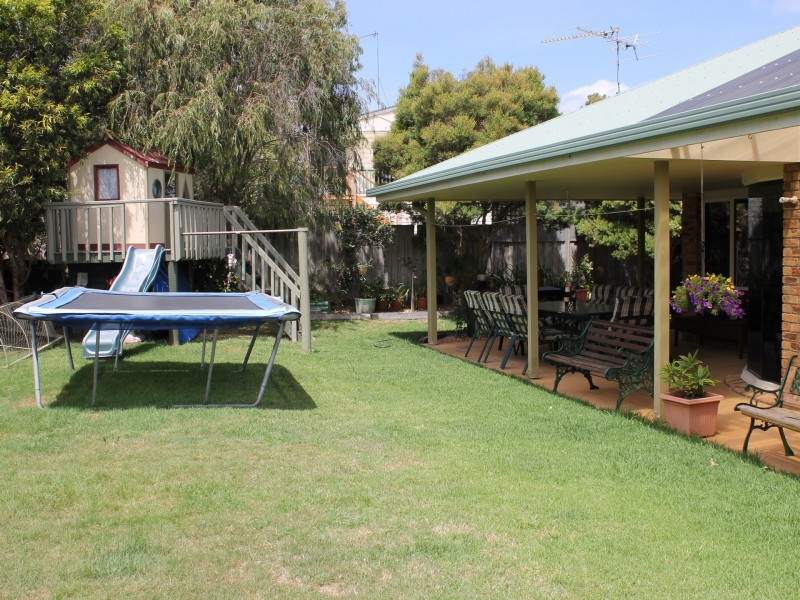 13 Chelsea Square, Inverloch VIC 3996