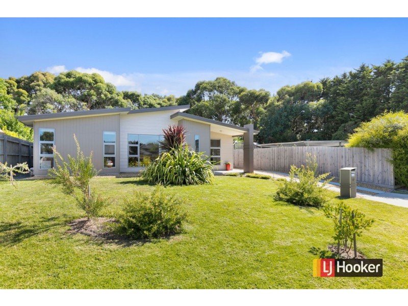 17 Blue Wren Way, Inverloch VIC 3996